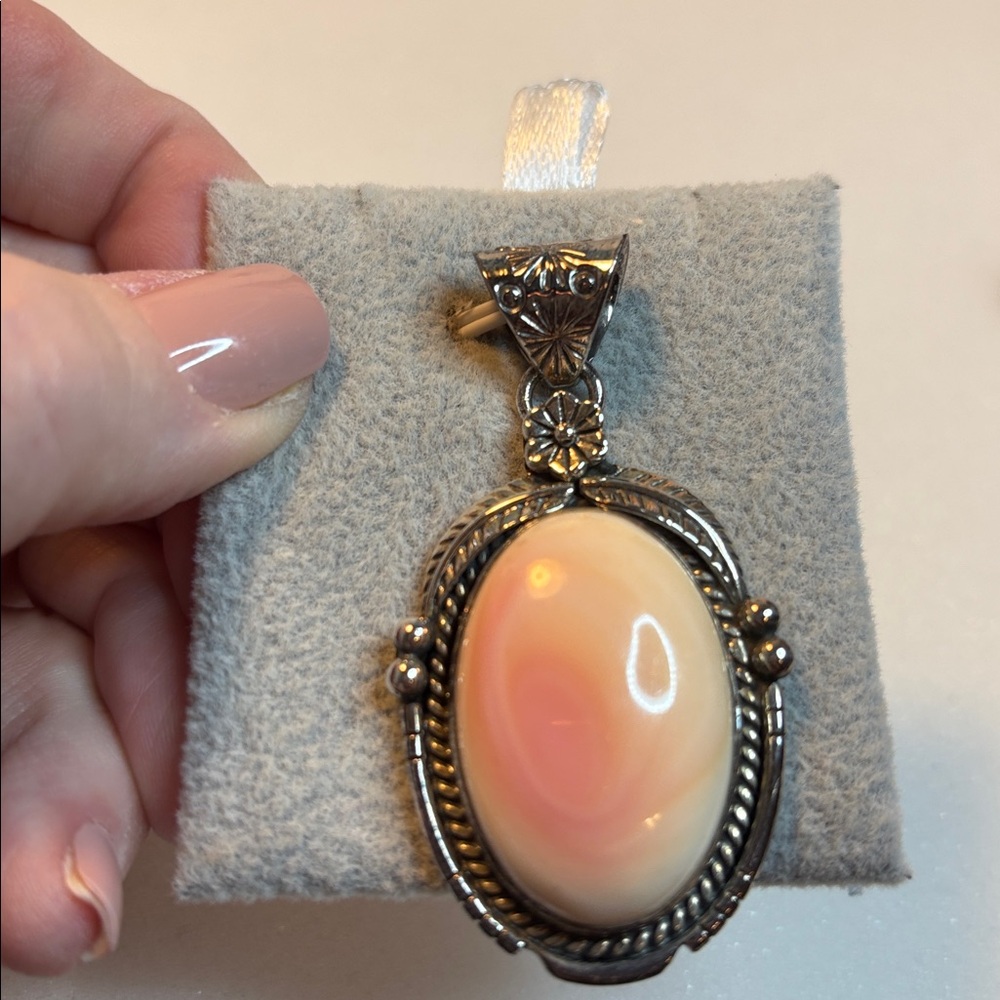 PINK CONCH PENDANT STERLING SILVER - Picture 4 of 7